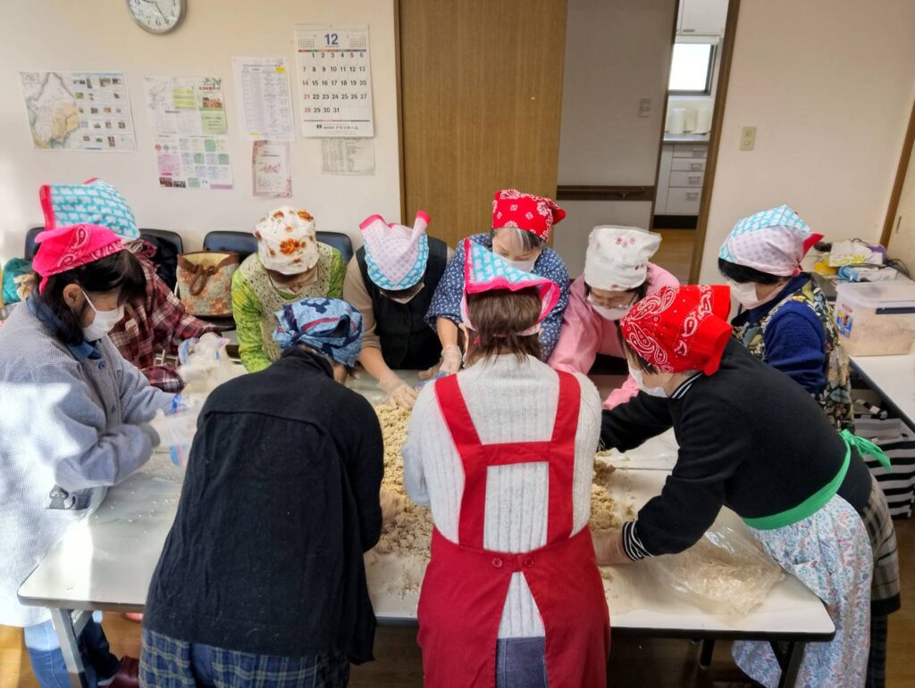 華みやこいきいきサロン 味噌づくりを致しました✨
